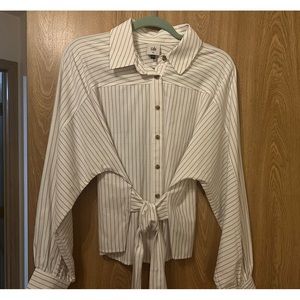 Adorable CAbi blouse top.  Ties in the front for a tighter fit.